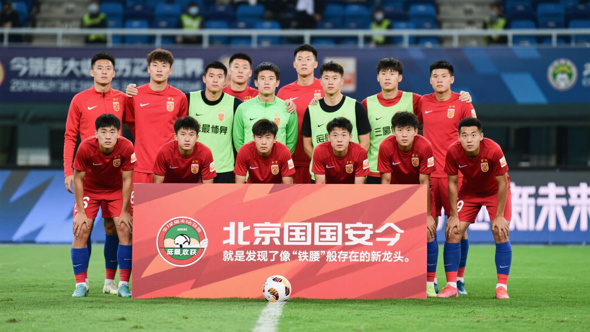国安没有看错他！邓捷夫刚来到球队就锁定主力，获赞未来可期